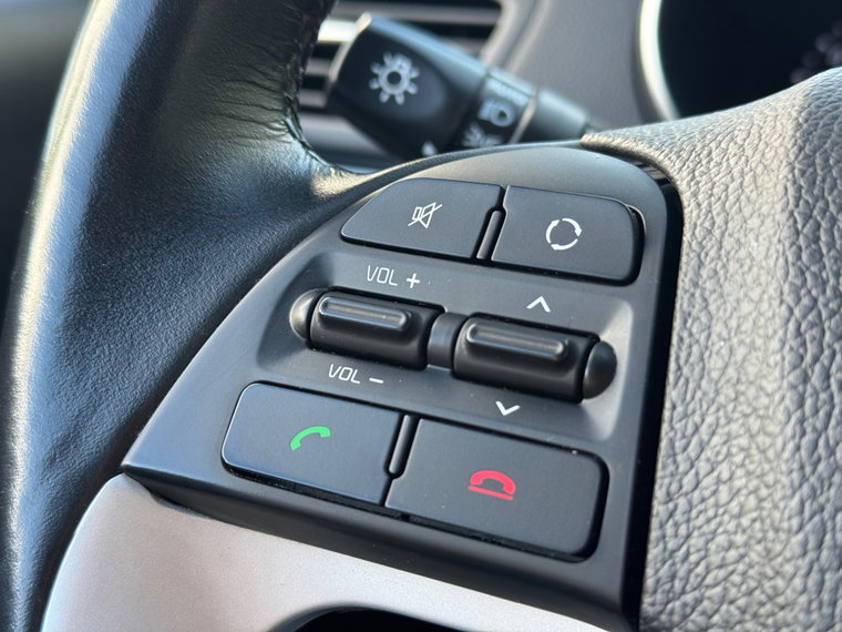 Vehicle Image 25