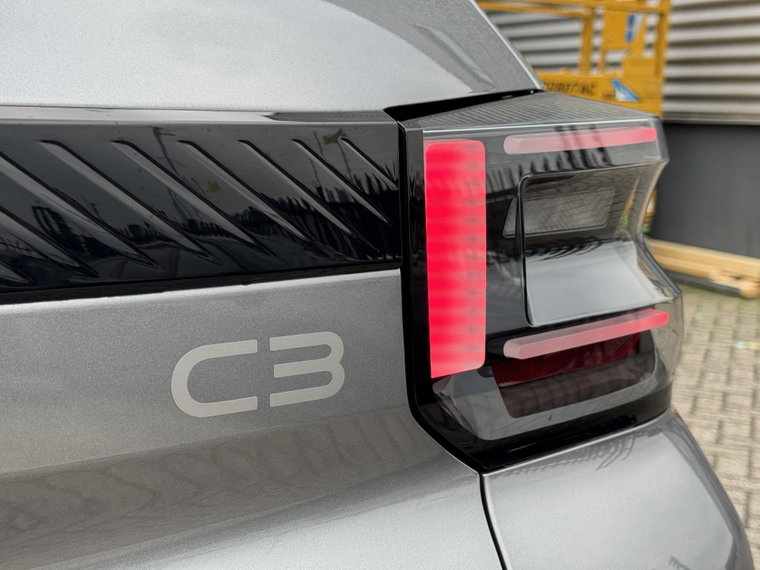 Vehicle Image 13