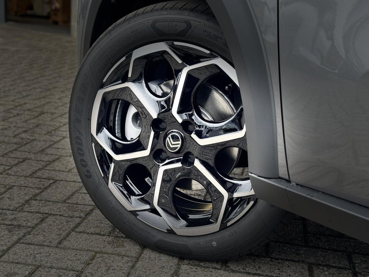 Vehicle Image 11