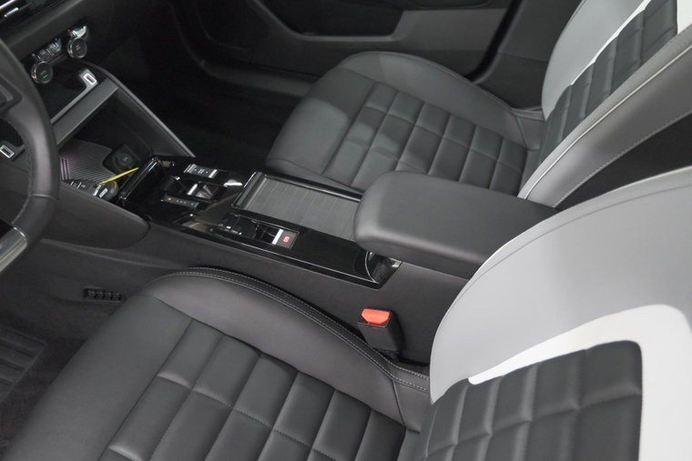 Vehicle Image 24
