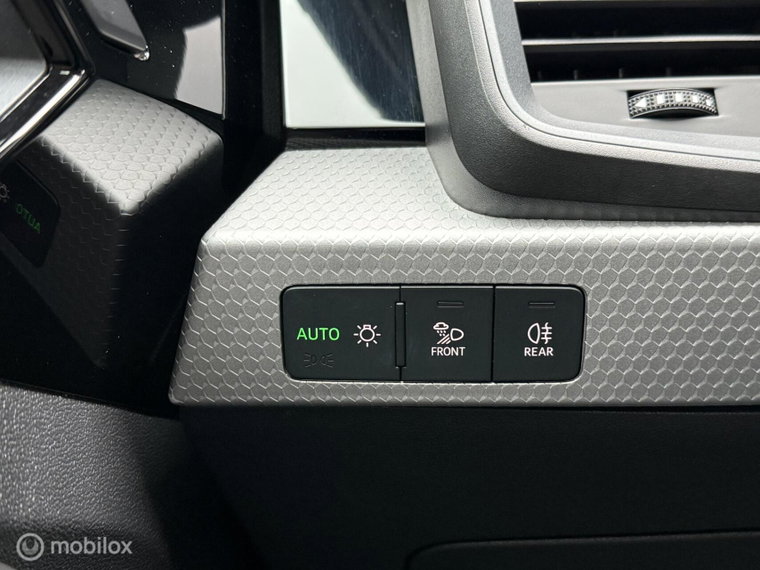 Vehicle Image 28