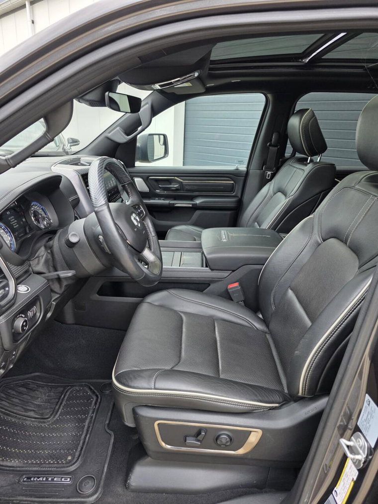 Vehicle Image 12