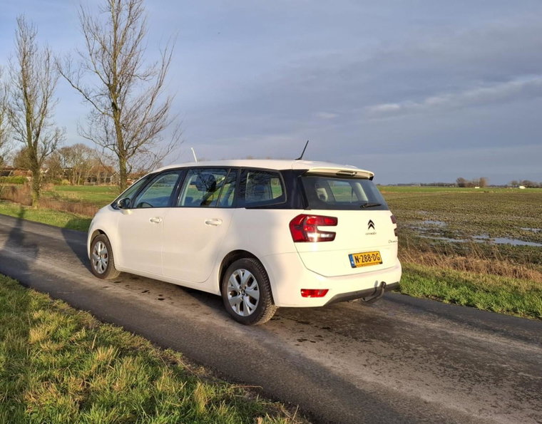 Vehicle Image 16