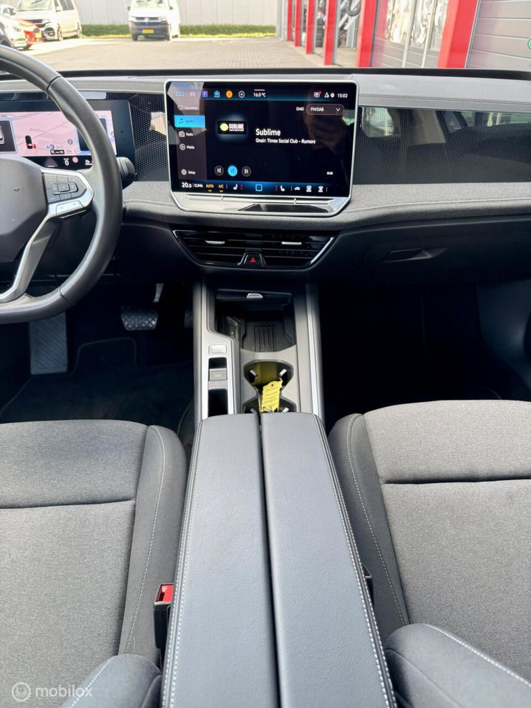 Vehicle Image 16