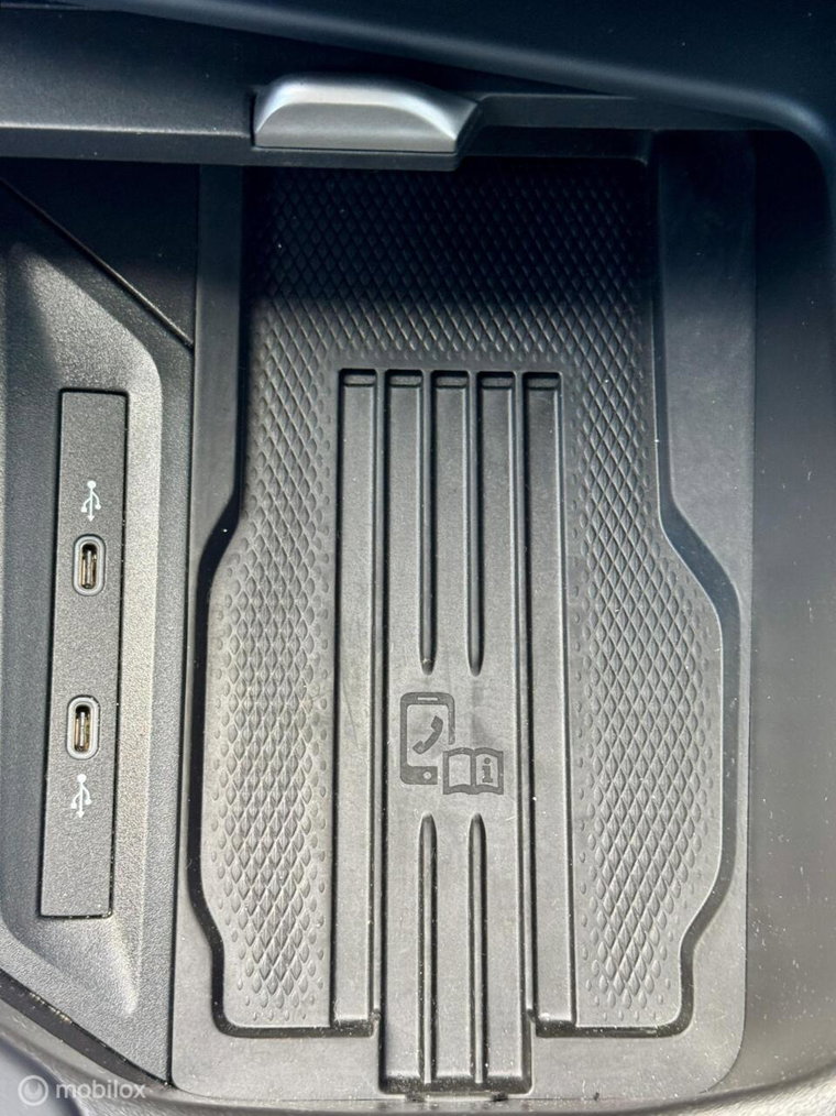 Vehicle Image 38
