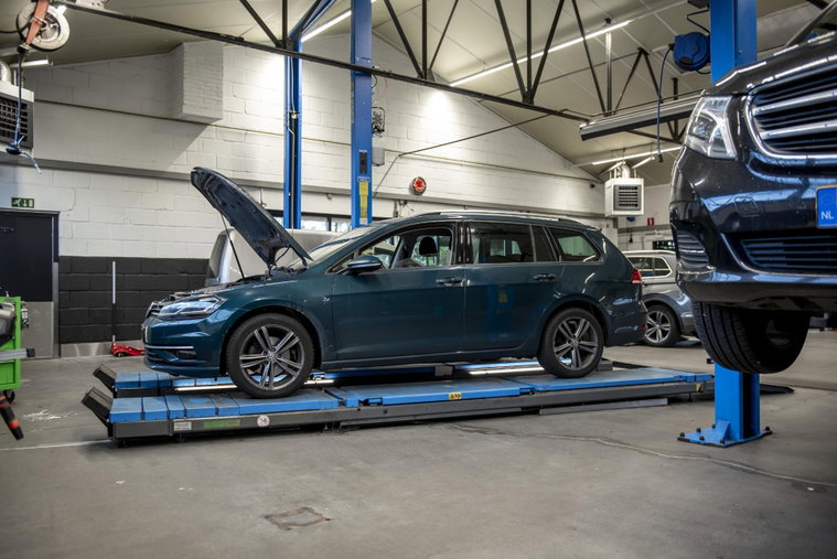 Vehicle Image 16