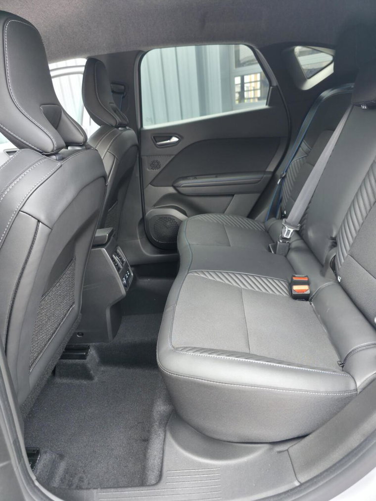 Vehicle Image 38