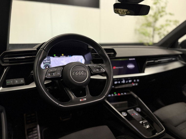 Vehicle Image 32