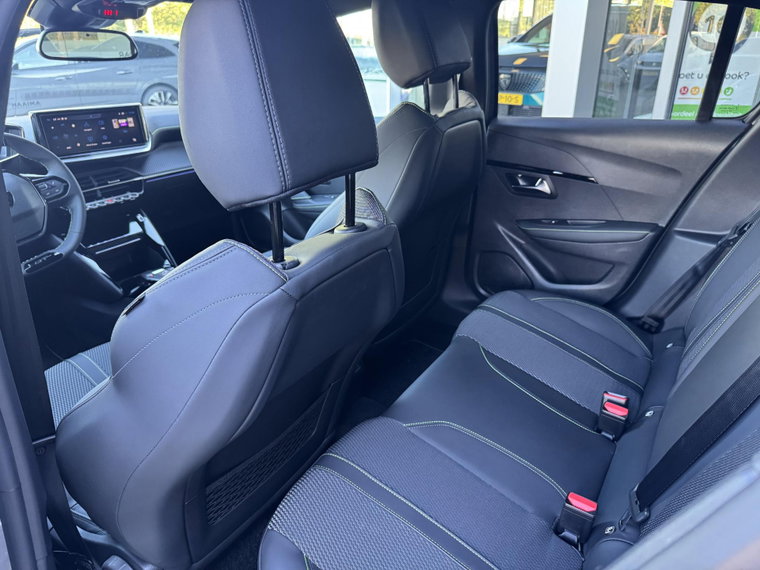 Vehicle Image 23