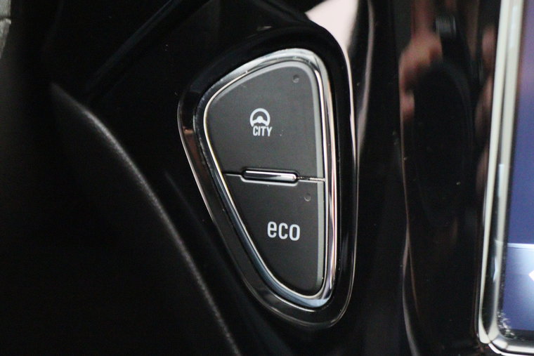 Vehicle Image 38