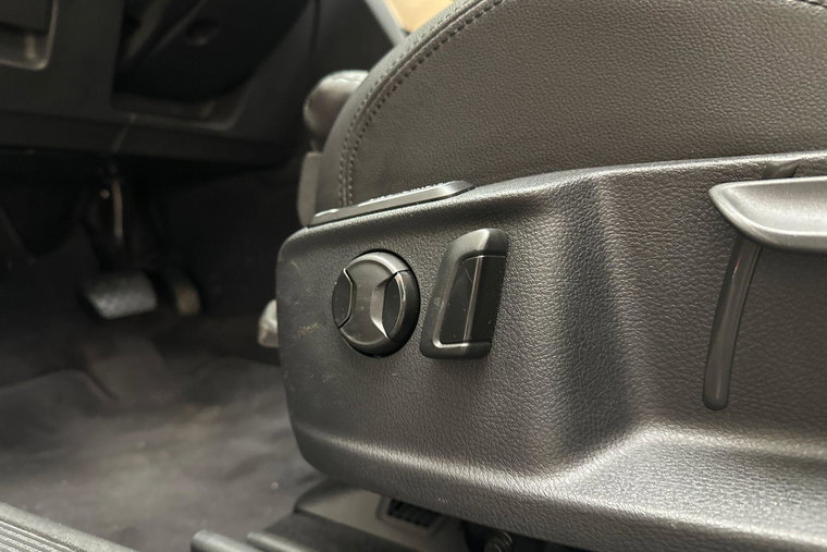 Vehicle Image 21