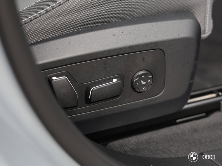 Vehicle Image 45