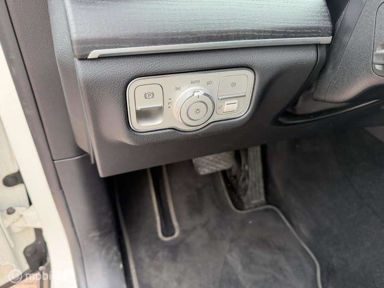 Vehicle Image 29