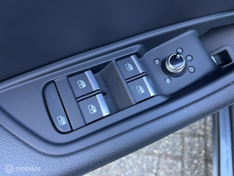 Vehicle Image 26