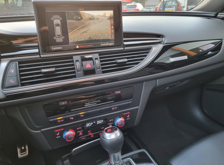Vehicle Image 25