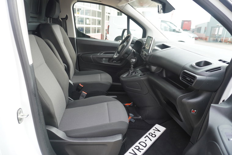 Vehicle Image 13