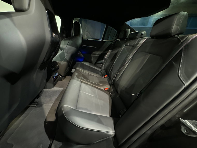 Vehicle Image 37
