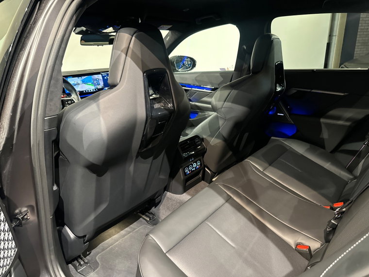 Vehicle Image 38