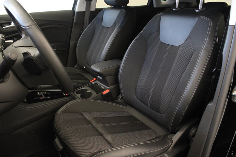 Vehicle Image 16