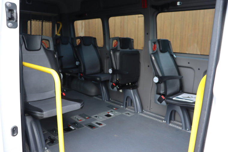 Vehicle Image 9