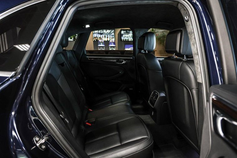 Vehicle Image 21