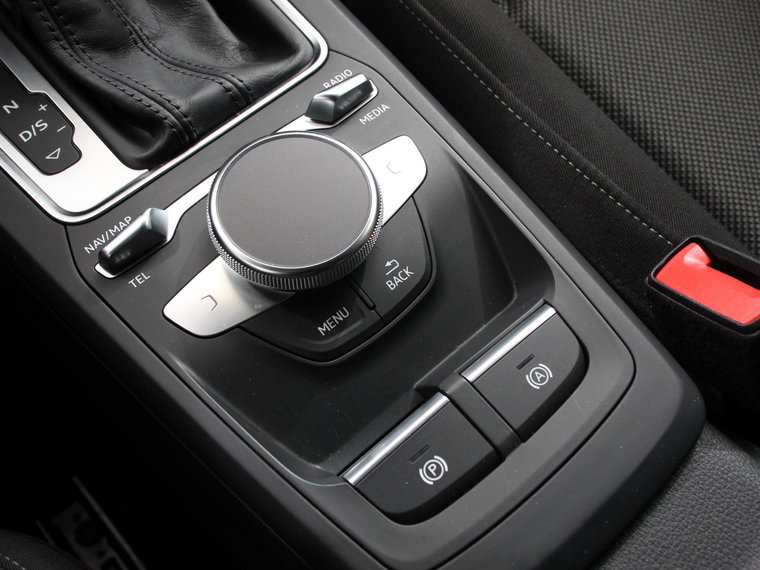 Vehicle Image 23