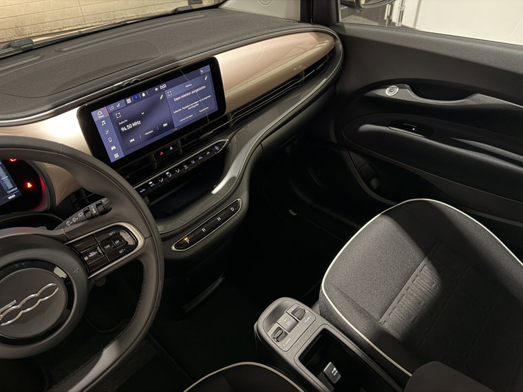 Vehicle Image 32