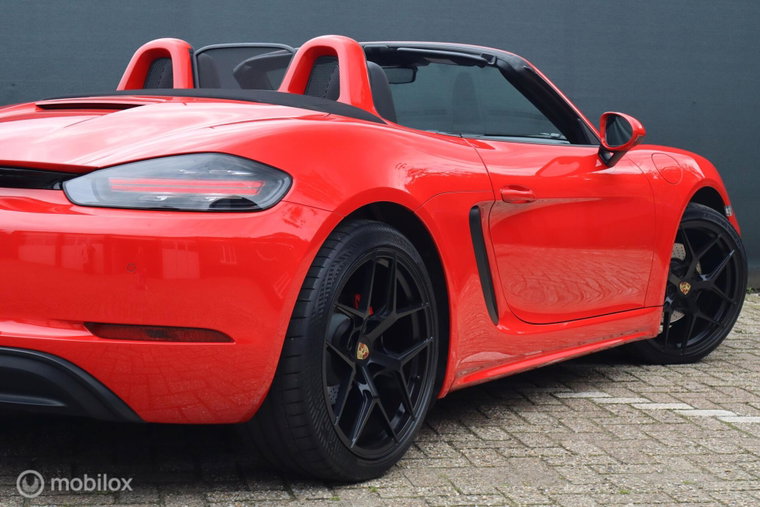Vehicle Image 26