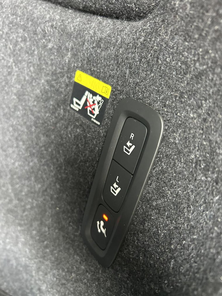 Vehicle Image 40