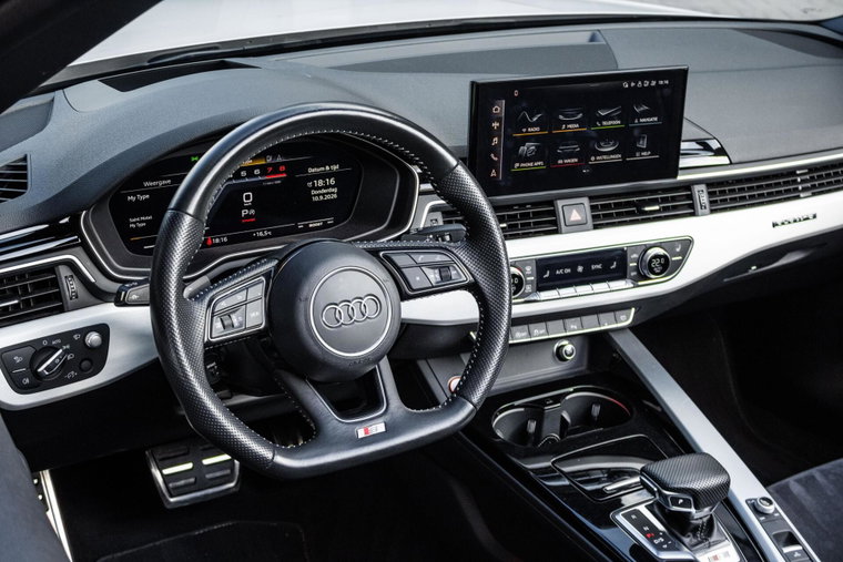 Vehicle Image 25
