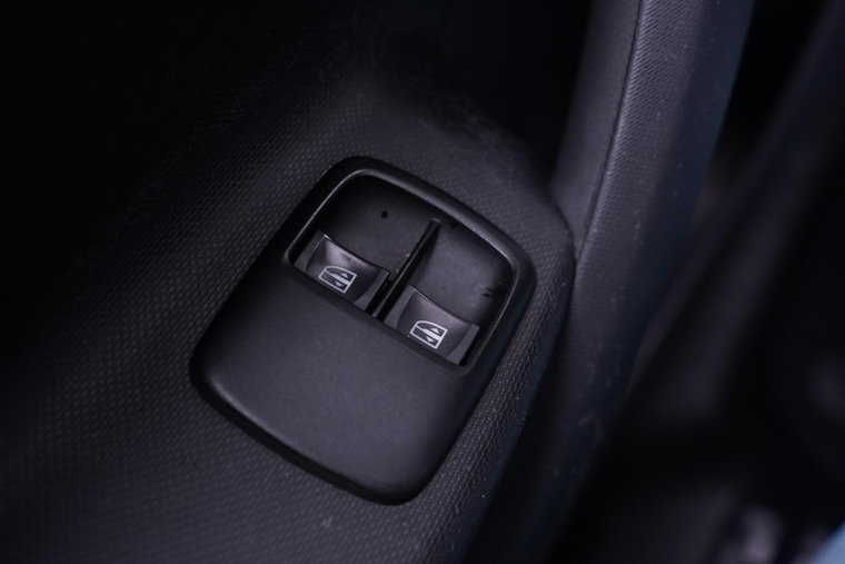 Vehicle Image 25