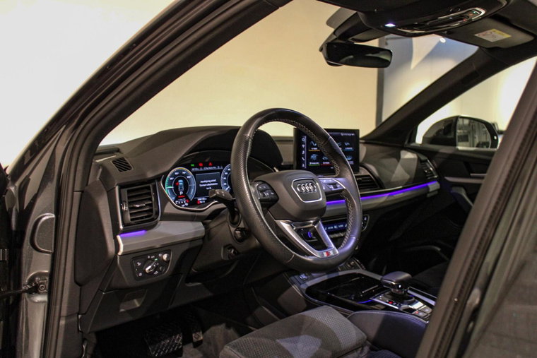 Vehicle Image 10