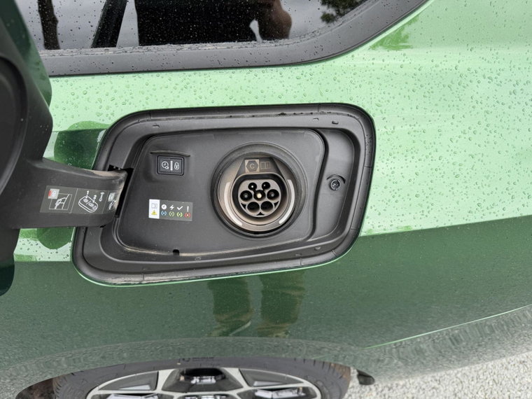 Vehicle Image 25