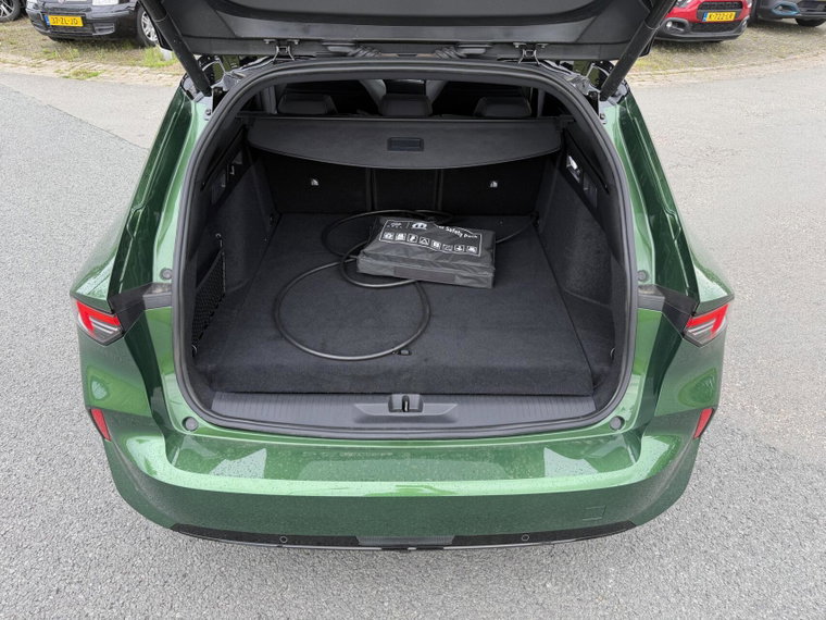 Vehicle Image 32
