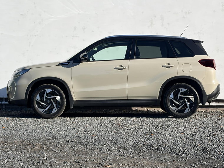 Vehicle Image 12