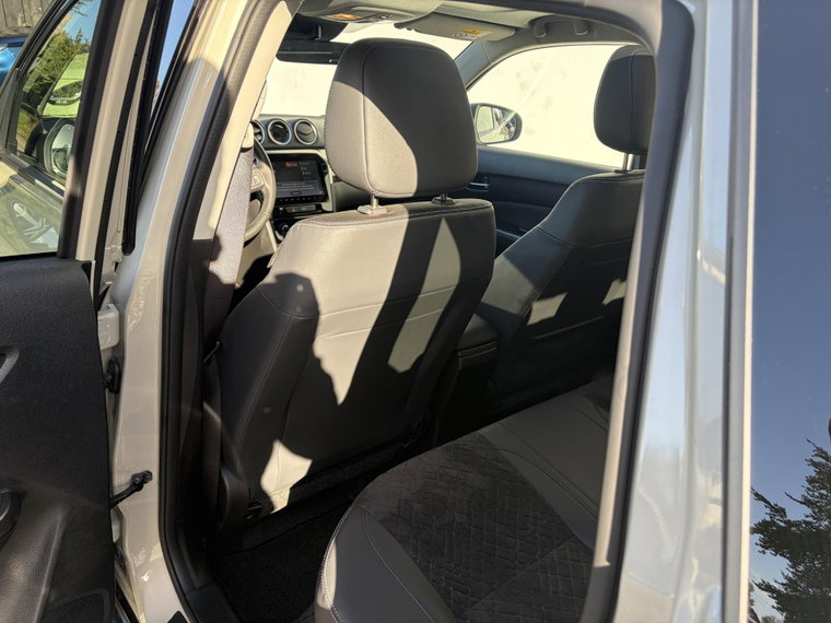 Vehicle Image 17