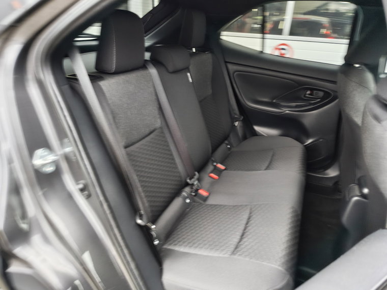 Vehicle Image 25