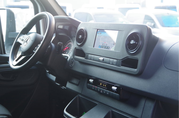 Vehicle Image 23