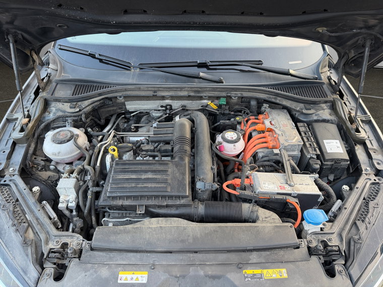 Vehicle Image 25