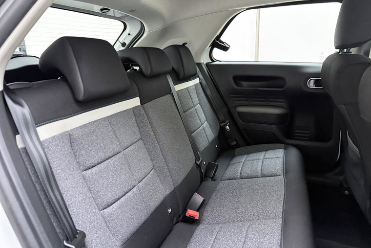 Vehicle Image 16