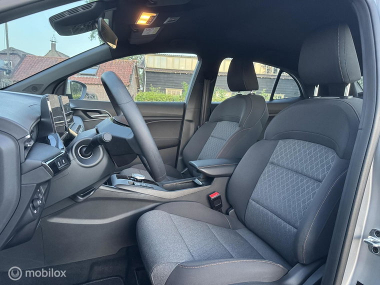 Vehicle Image 16