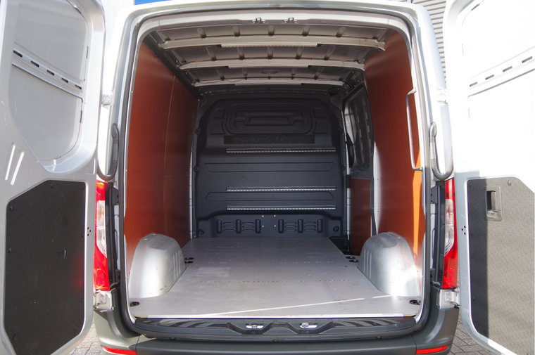 Vehicle Image 9