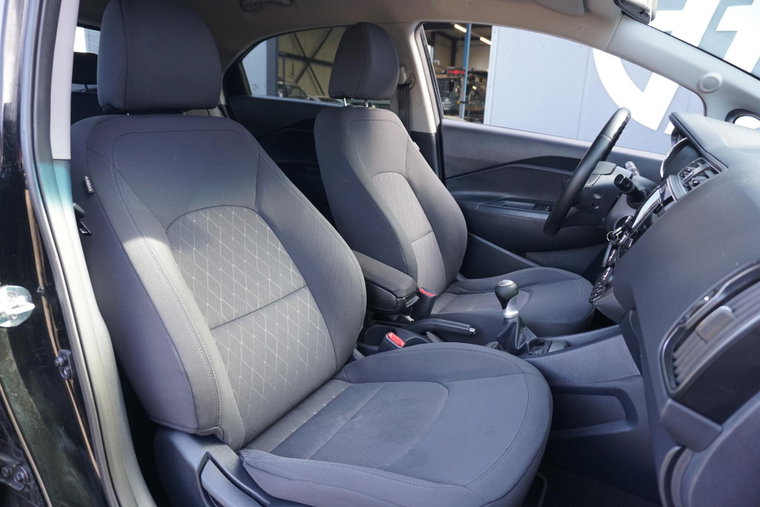 Vehicle Image 16