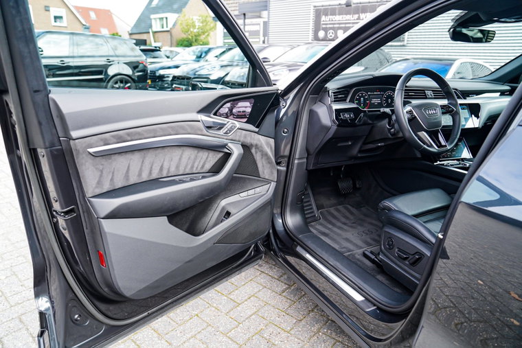 Vehicle Image 30