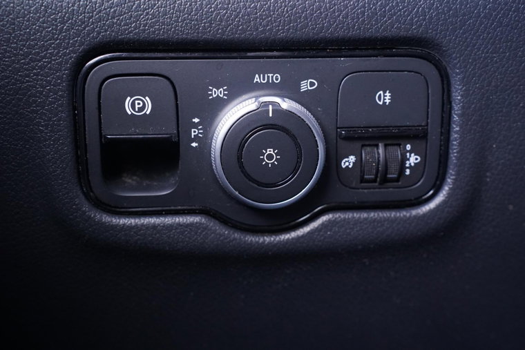 Vehicle Image 37