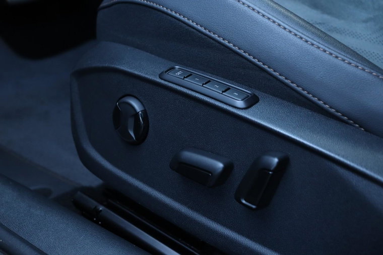 Vehicle Image 22