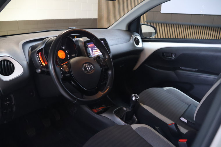 Vehicle Image 9