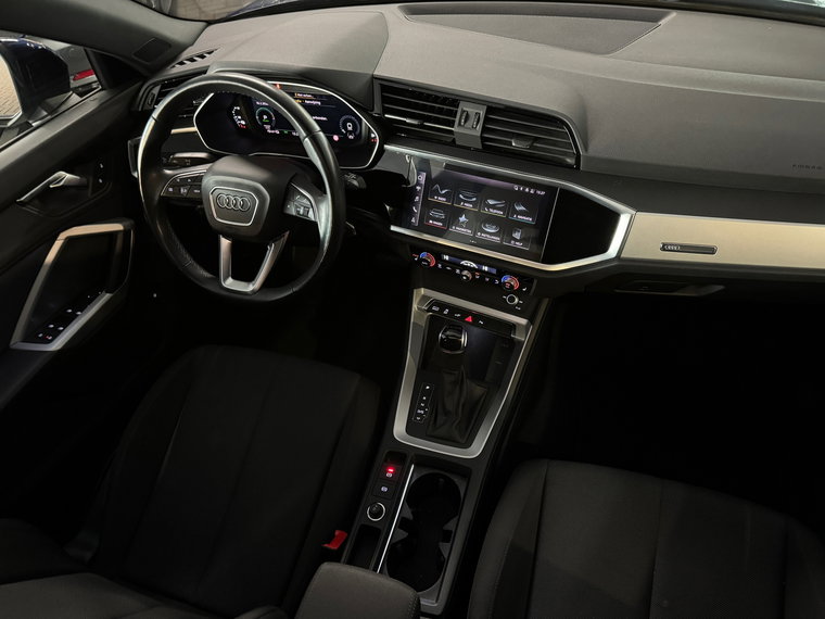 Vehicle Image 30
