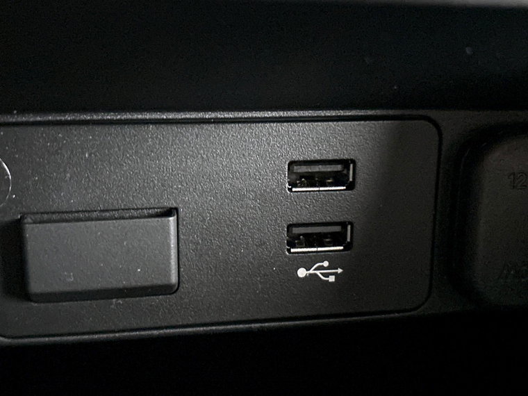 Vehicle Image 32