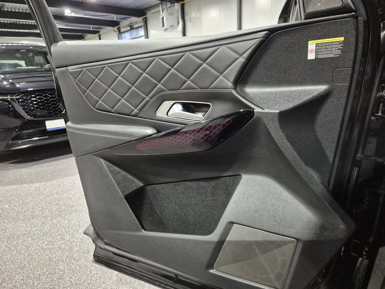 Vehicle Image 38